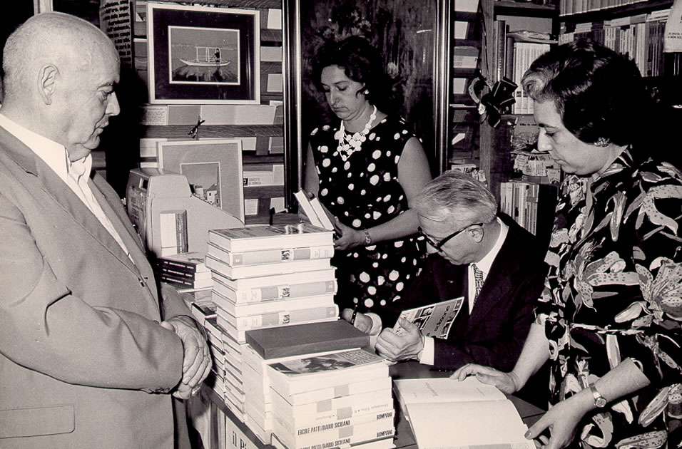 Libreria Serra Tarantola ieri